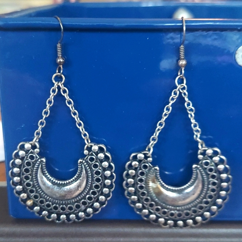 Silvertone dangle earrings